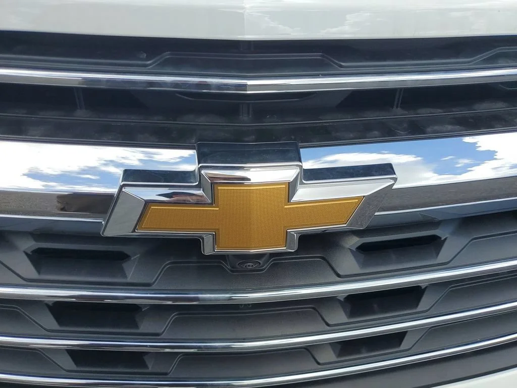 New 2026 Summit White Chevrolet LT image 38