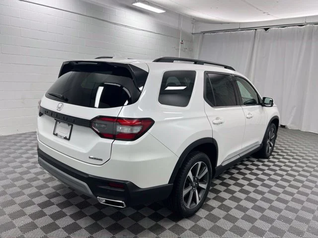 Used 2023 White Honda Touring image 5
