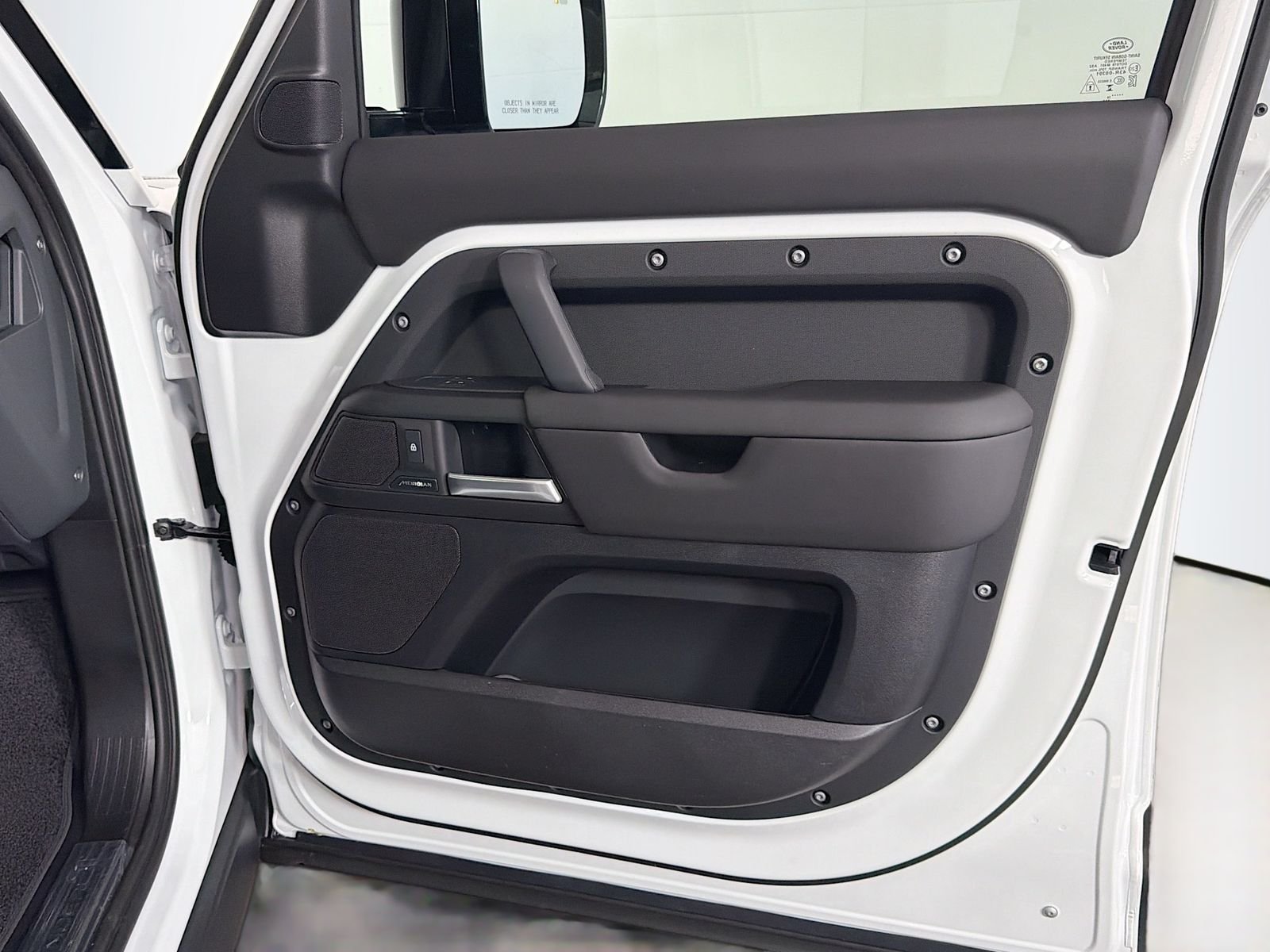 New 2026 Fuji White Land Rover S image 33