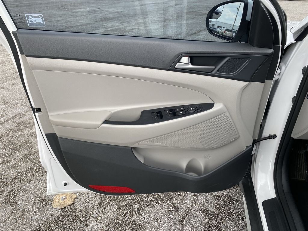Used 2018 Dazzling White Hyundai SEL image 17