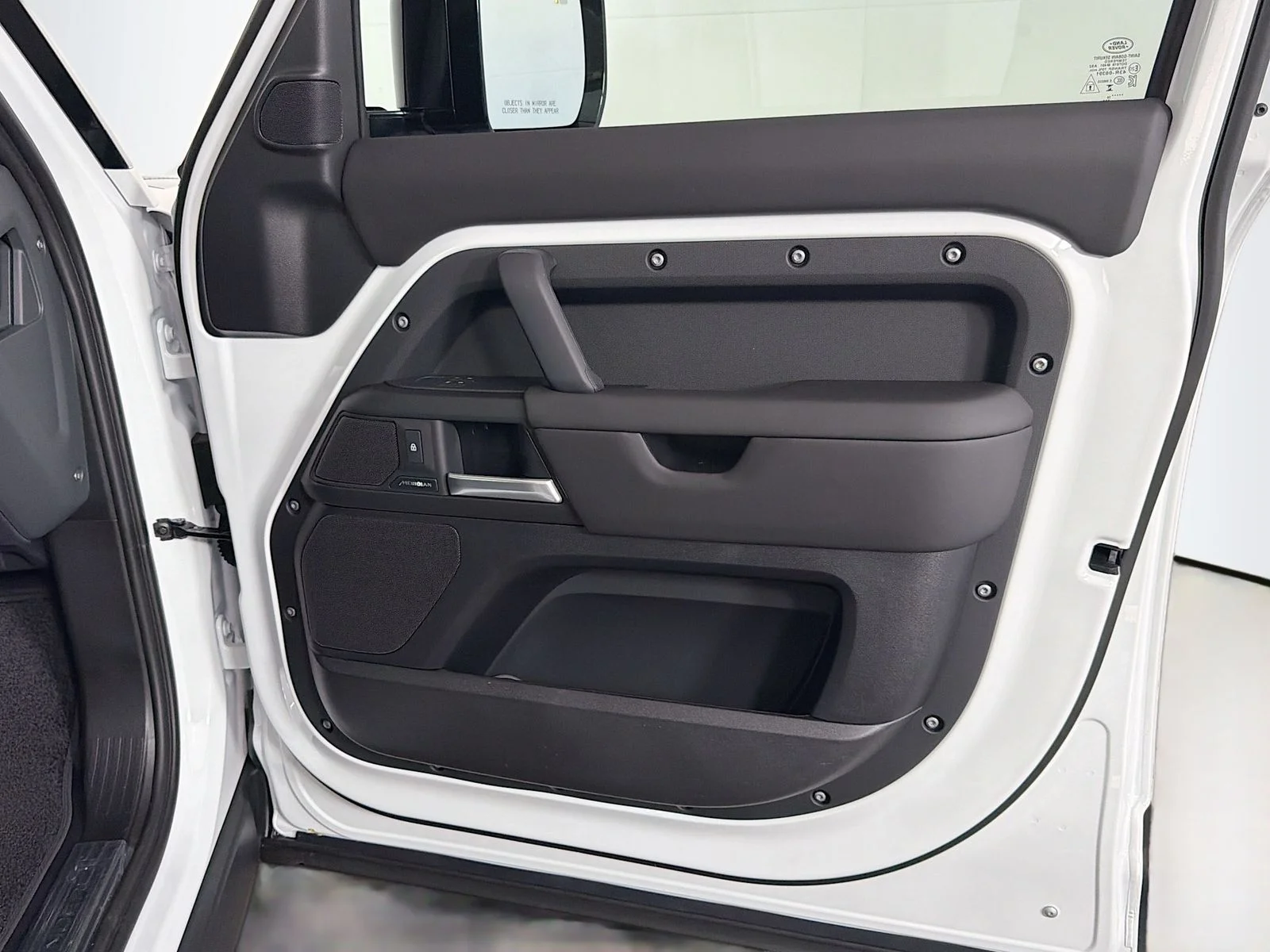 New 2026 Fuji White Land Rover S image 33