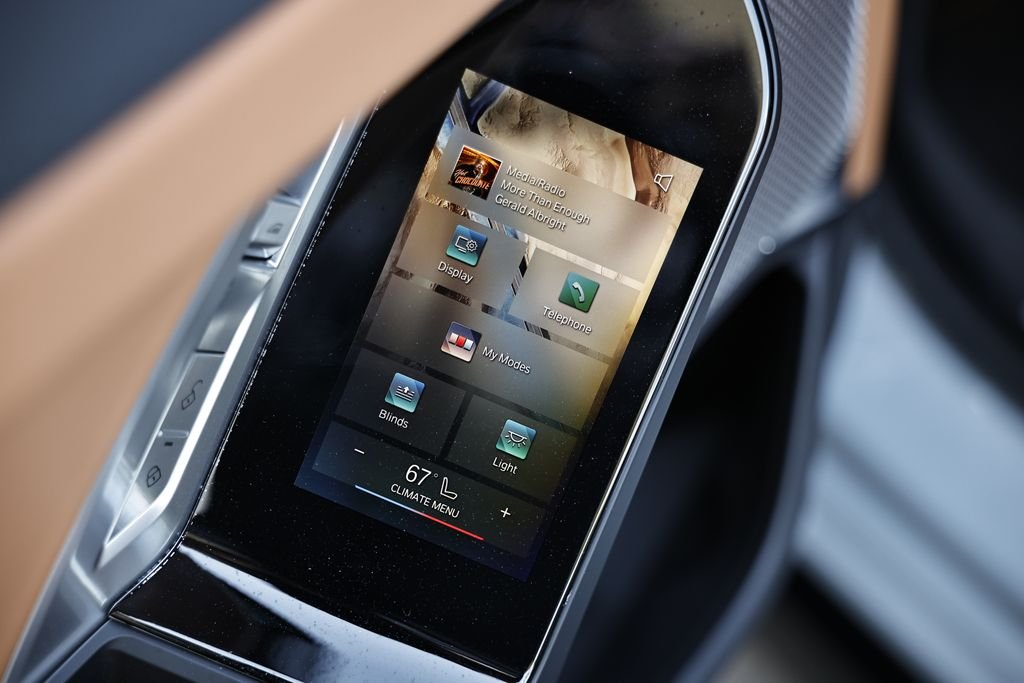 Used 2023 Brooklyn Gray Metallic BMW 740i image 24