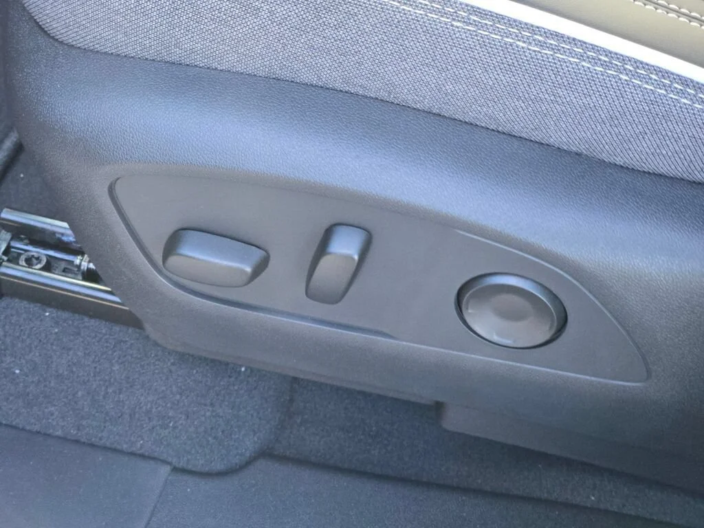 New 2026 Summit White GMC Elevation Extended Range image 25