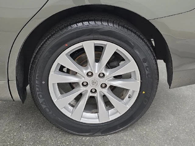Used 2014 Green Toyota  image 31