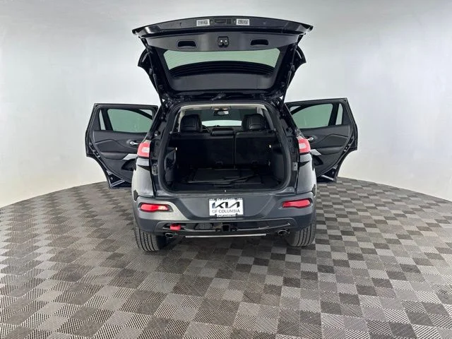 Used 2017 Black Jeep Trailhawk image 17