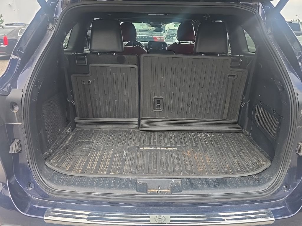 Used 2022  Toyota XSE image 10