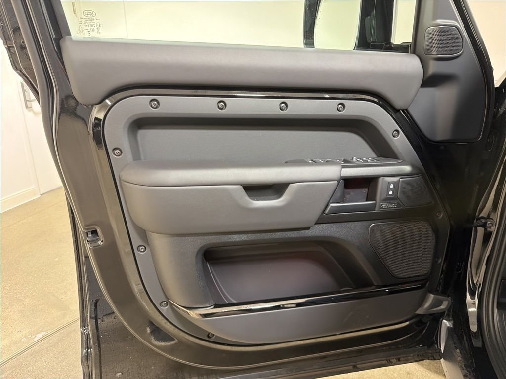 New 2026 Narvik Black Land Rover OCTA Black image 9