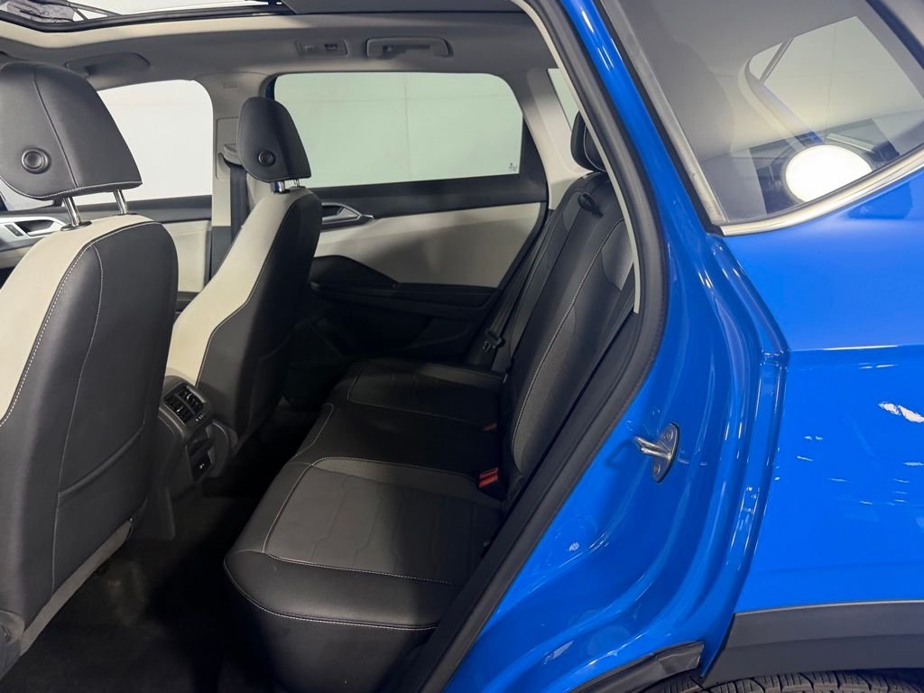 Used 2025 Blue Volkswagen 1.5T SE image 23