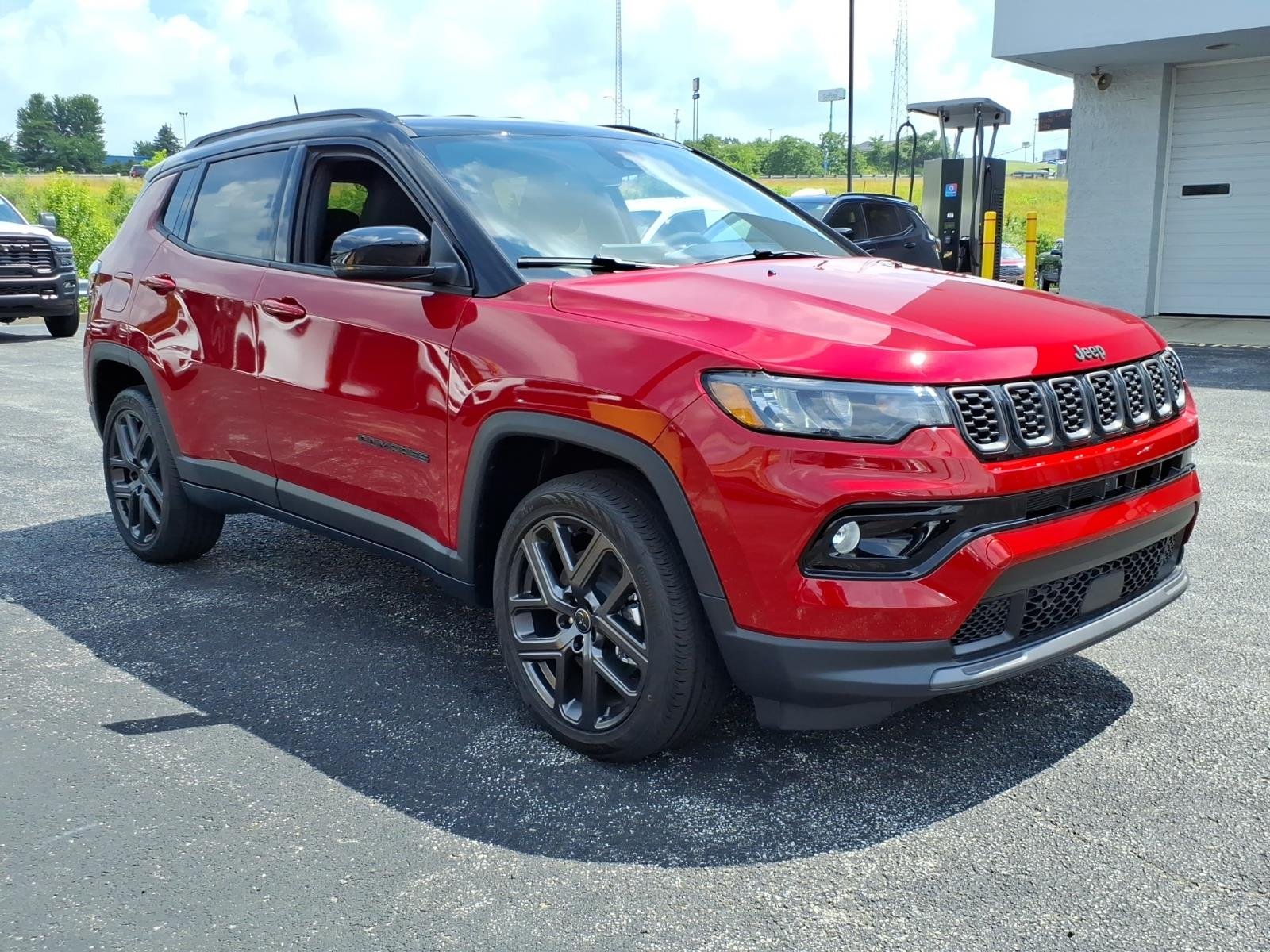 New 2026 Red Hot Pearl-Coat Exterior Paint Jeep Limited Altitude image 2