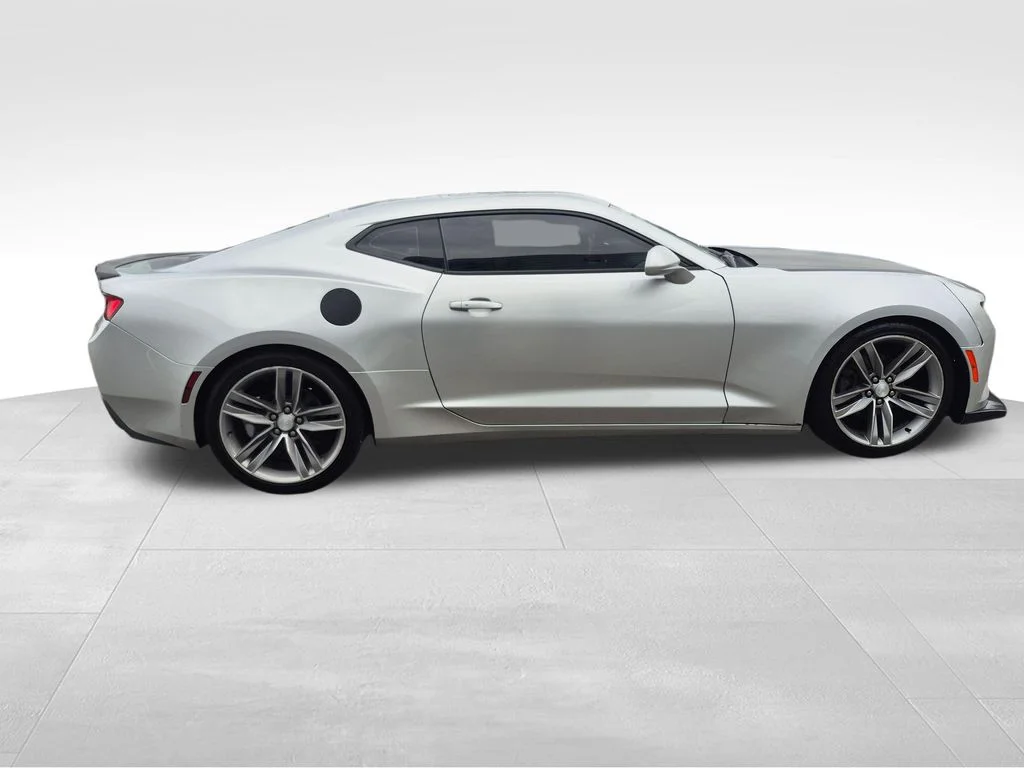 Used 2018 Silver Chevrolet 1LT image 10