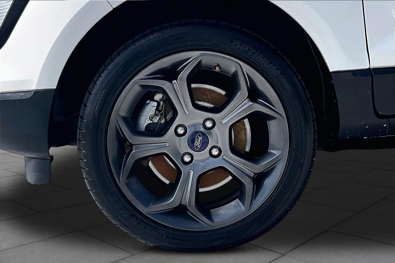 Used 2018 Diamond White Ford SES image 11