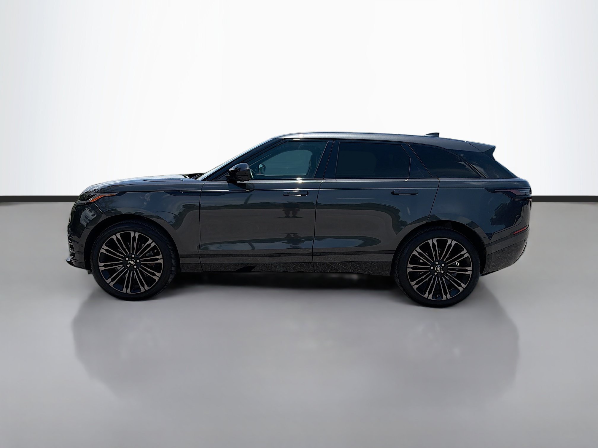 Certified Used 2026 Carpathian Grey Premium Metallic Land Rover Dynamic SE image 2