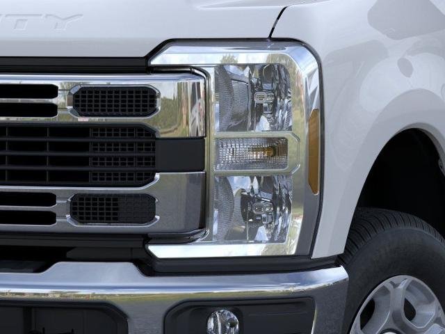 New 2026 Oxford White Ford XLT image 43