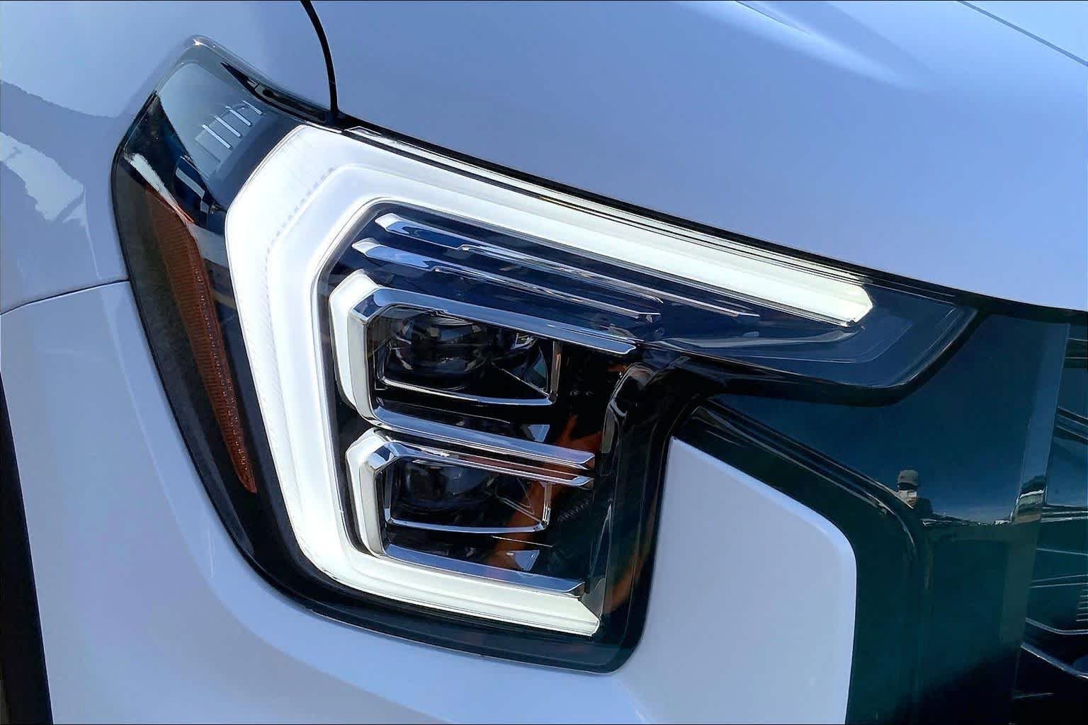 Used 2026 Summit White GMC FWD Elevation image 28