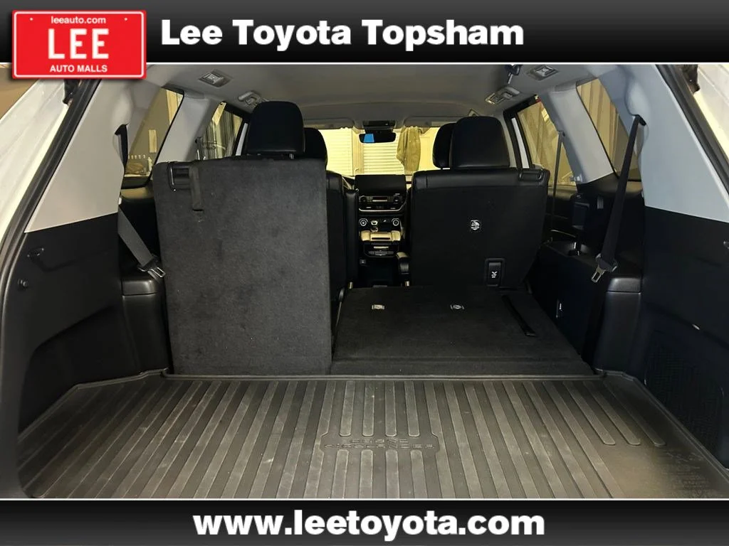 Used 2024 Pearl Toyota XLE image 20