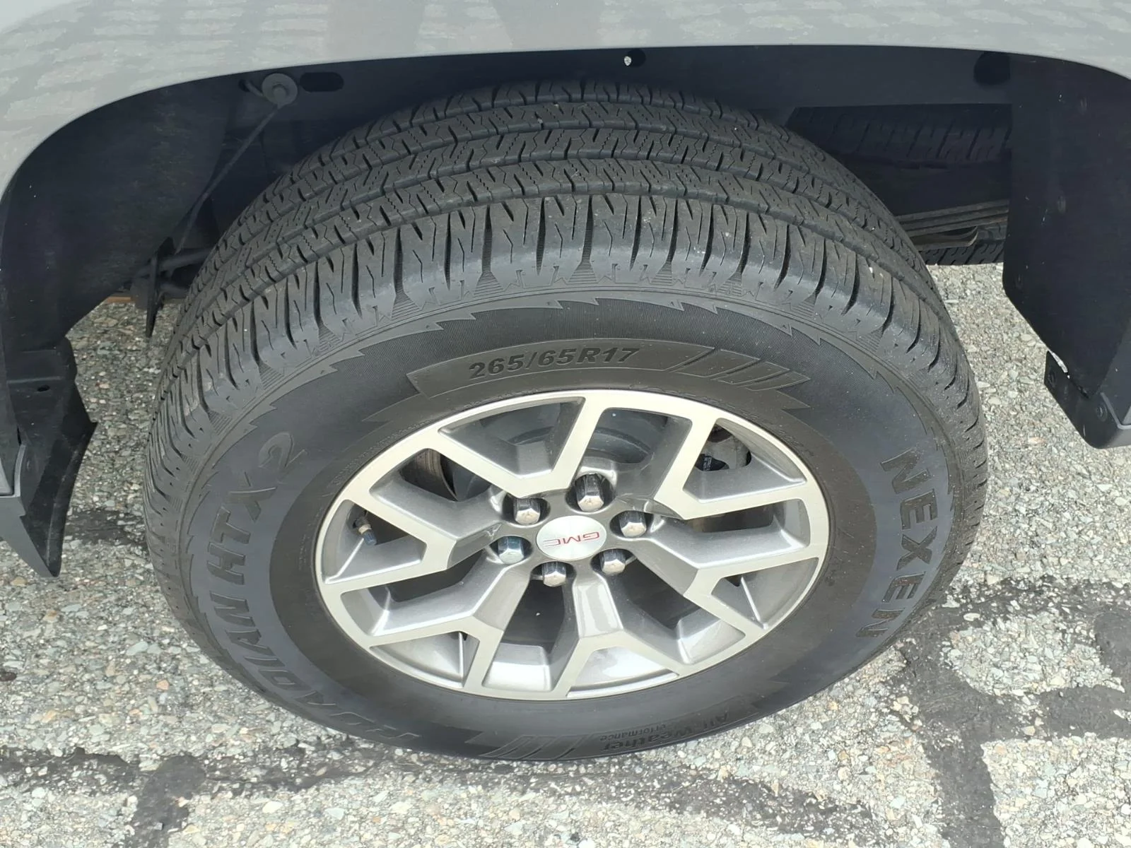 Used 2021 Steel Metallic GMC AT4 w/Cloth image 9