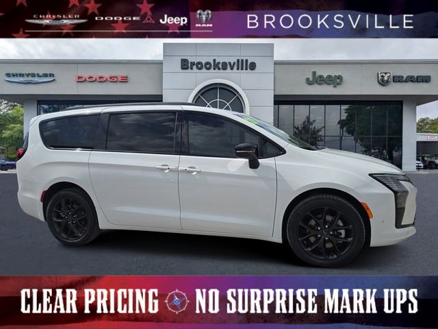 2027 Chrysler Pacifica Limited AWD's photo