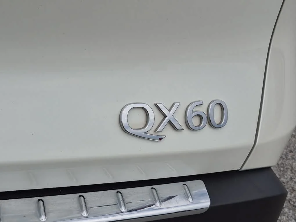 Certified Used 2023 Majestic White INFINITI LUXE image 23