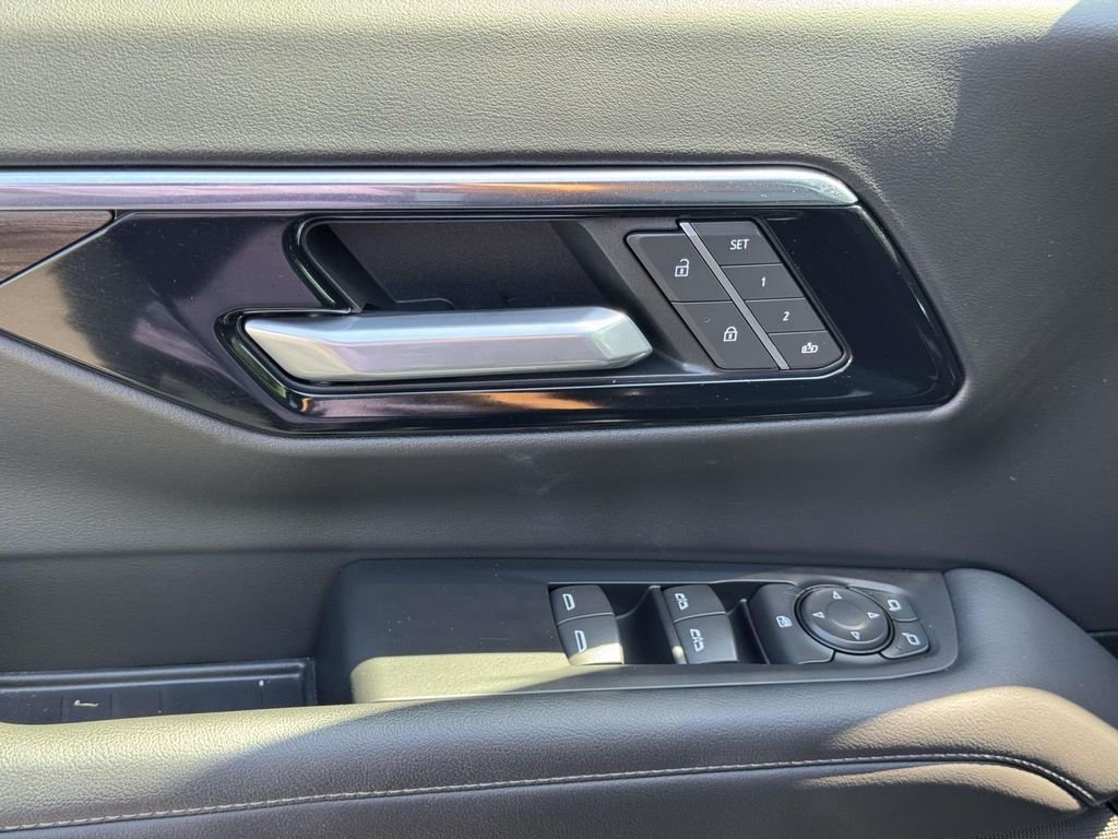 Used 2025 Black Chevrolet Z71 image 19