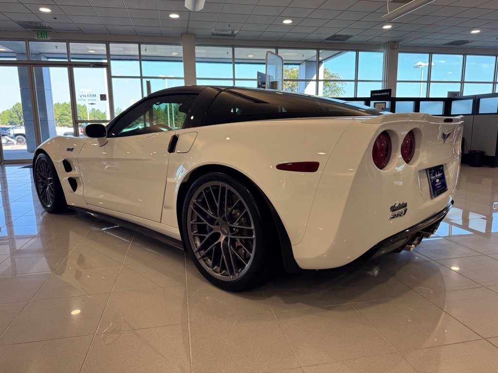 Used 2010 ARCTIC WHITE Chevrolet ZR1 w/1ZR image 10