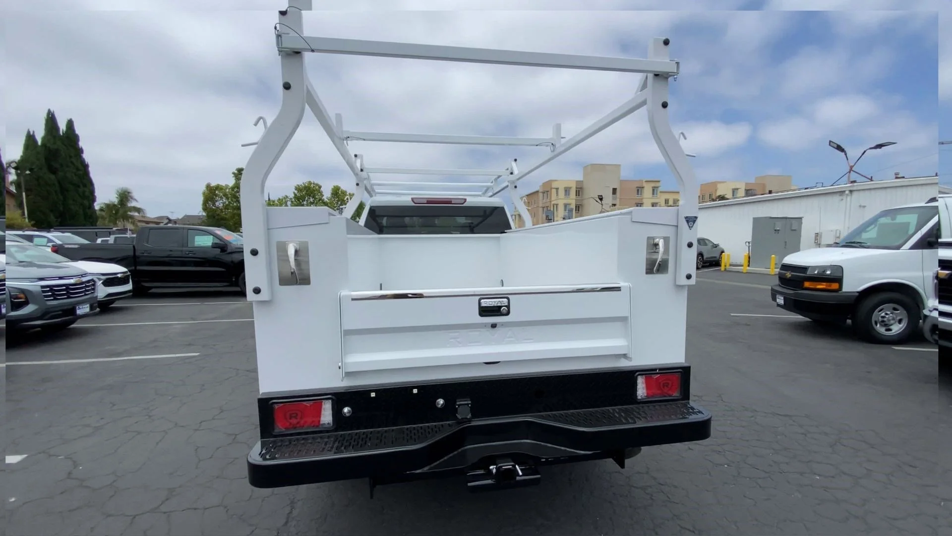 New 2026 Summit White Chevrolet WT image 8