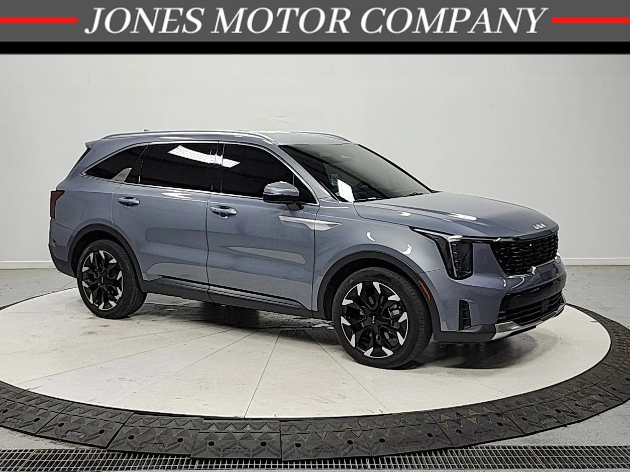 Used 2025 Silver Kia EX image 1