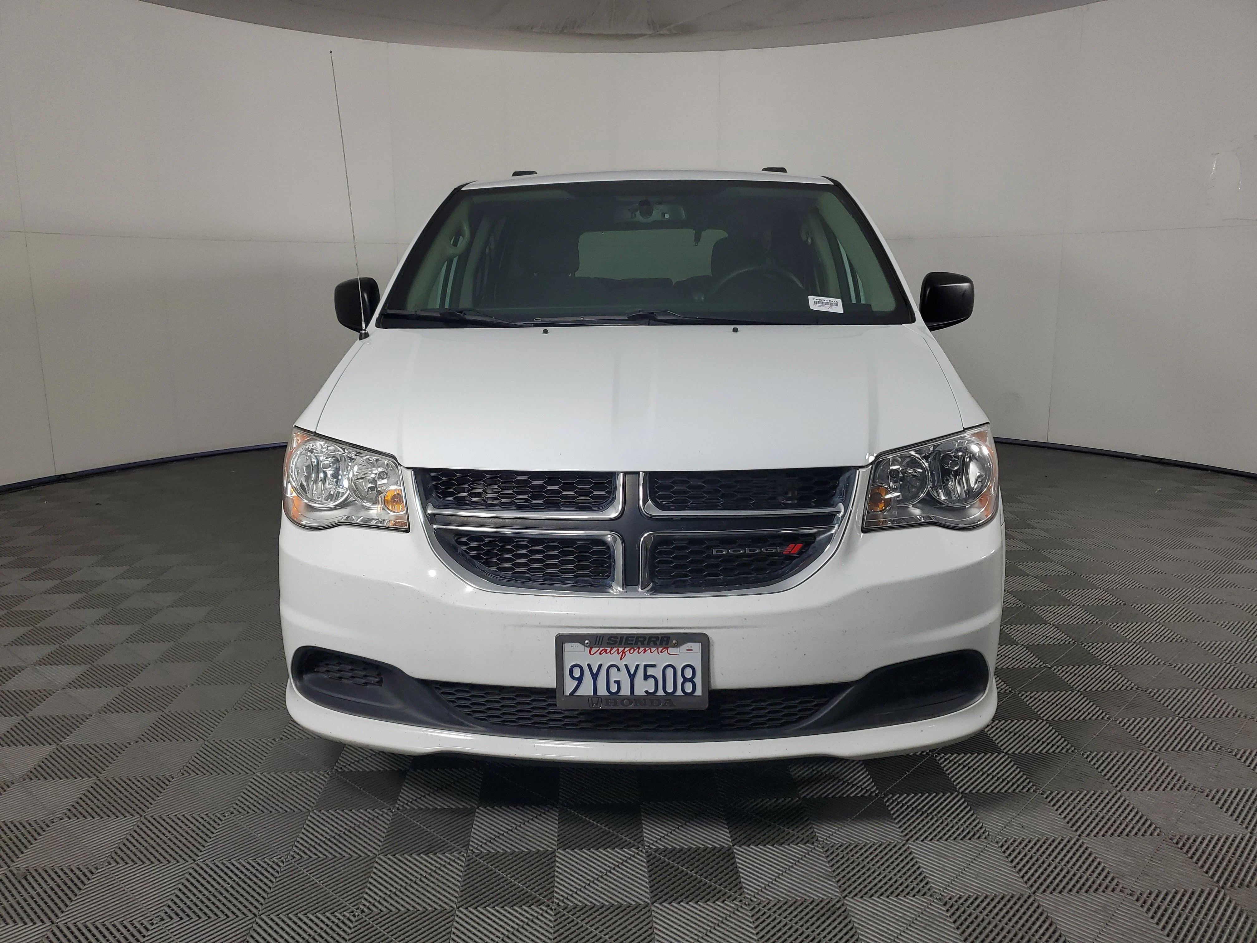 Used 2018 White Knuckle Clearcoat Dodge SE image 9