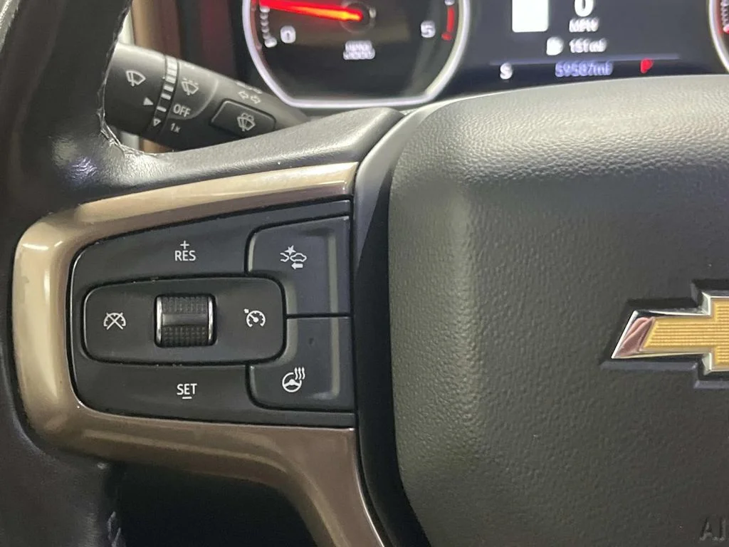 Used 2022 Northsky Blue Metallic Chevrolet High Country image 18