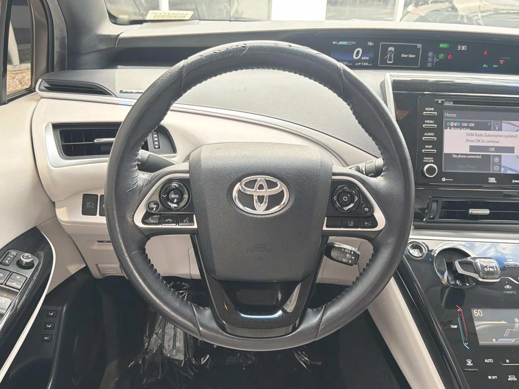 Used 2018 CRYSTAL WHITE Toyota Base image 7