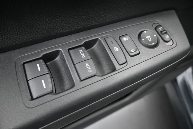Used 2024  Honda Sport image 12
