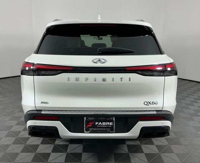 Used 2023 White INFINITI LUXE image 6