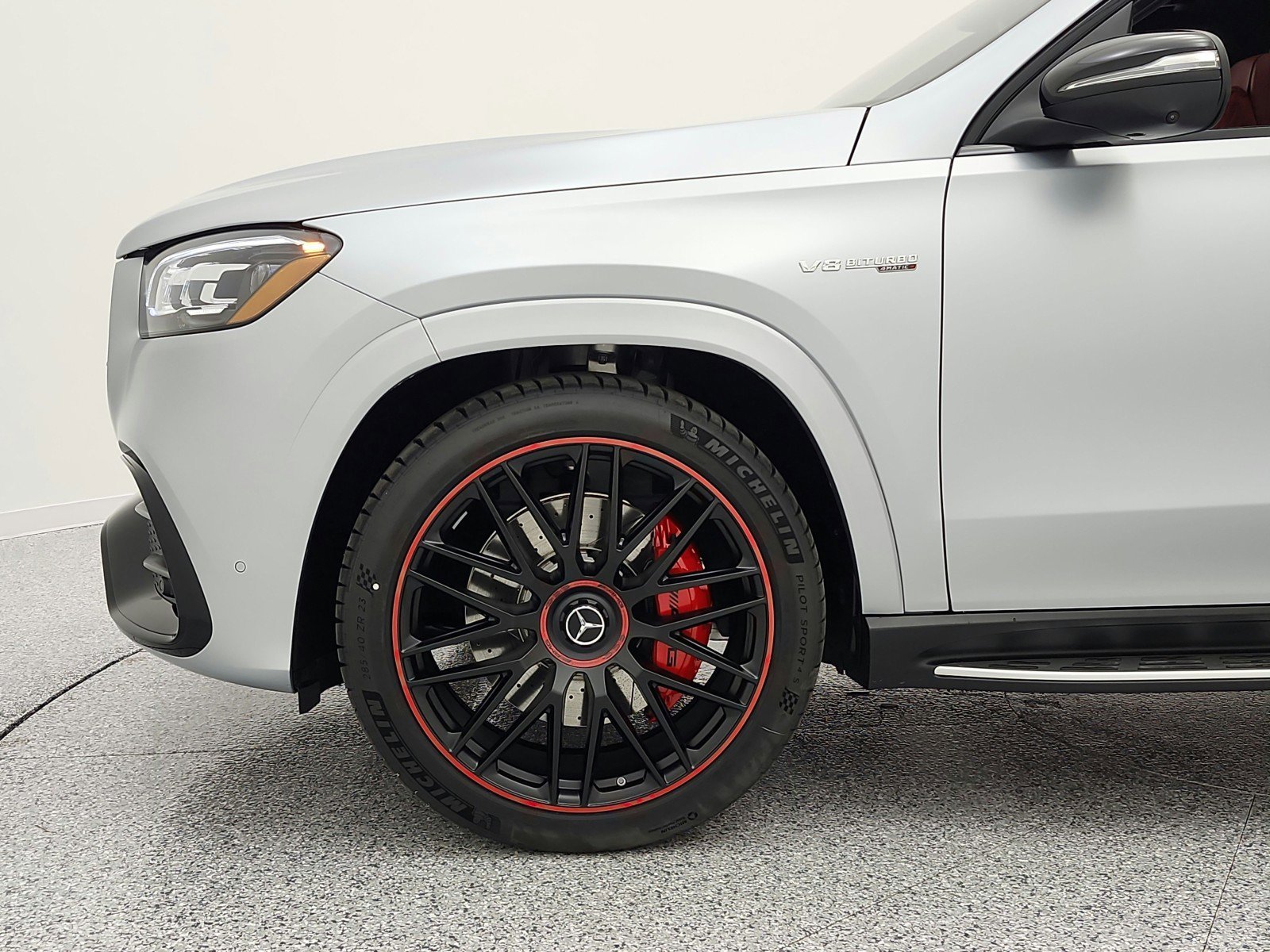New 2026 MANUFAKTUR Signature Cirrus Silver Magno Mercedes-Benz AMG® GLS 63 4MATIC+ SUV image 33
