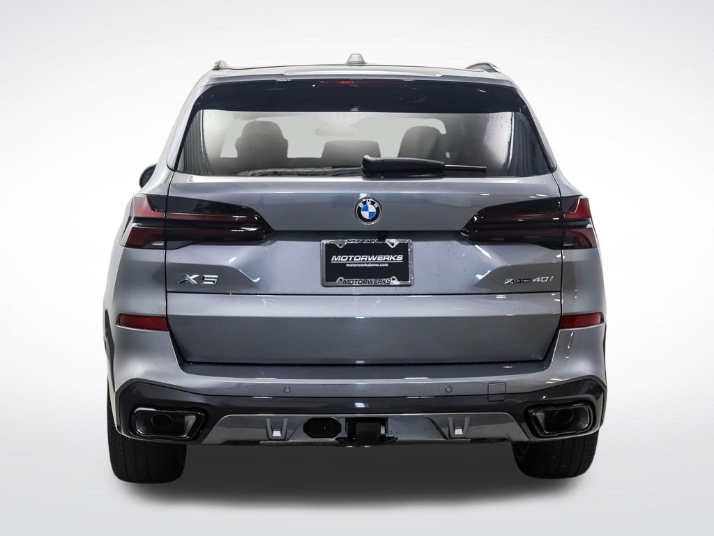 New 2026 Gray Metallic BMW xDrive40i image 4