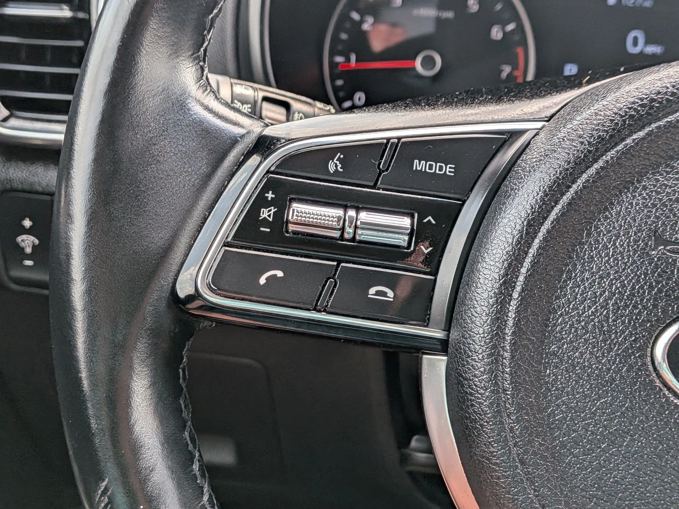 Used 2021 Snow White Pearl Kia EX image 16