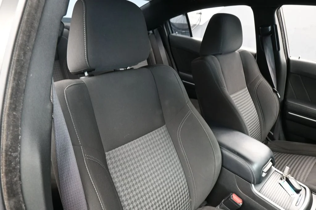 Used 2023 Pitch Black Clearcoat Dodge SXT image 36