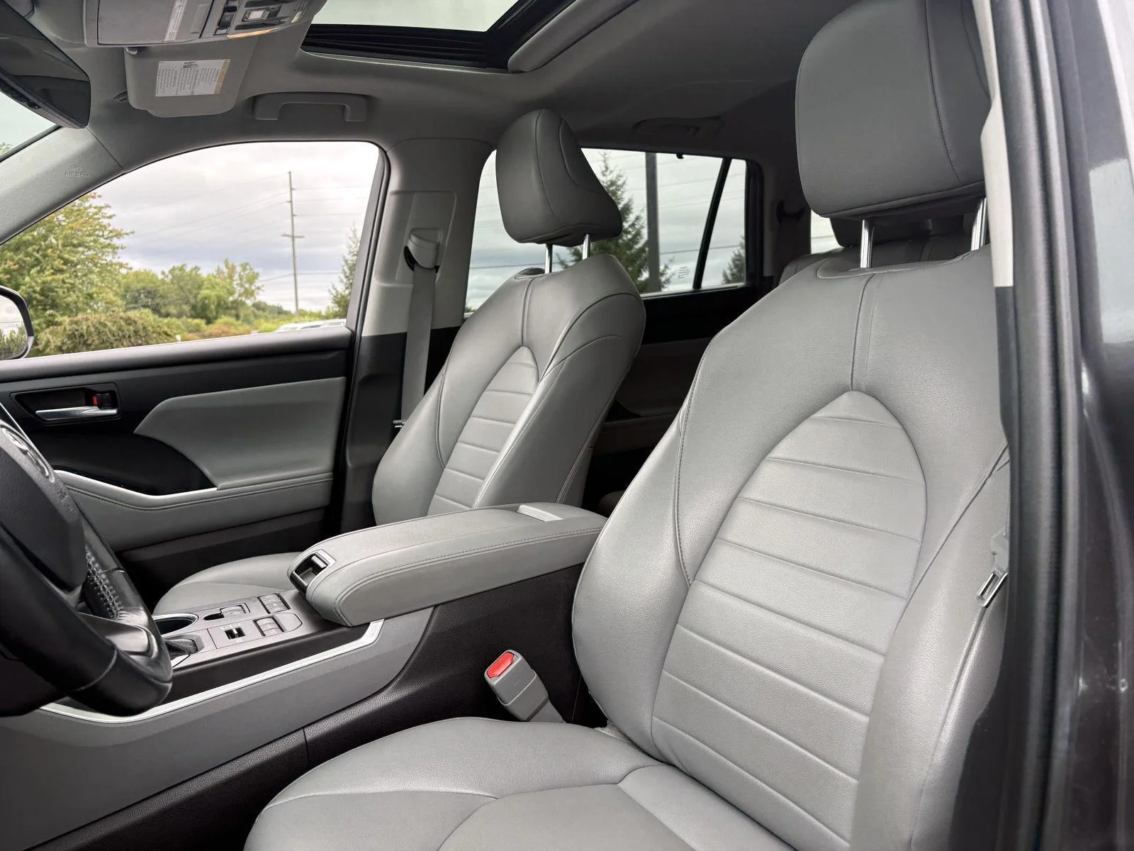 Used 2022 Magnetic Gray Metallic Toyota XLE image 6