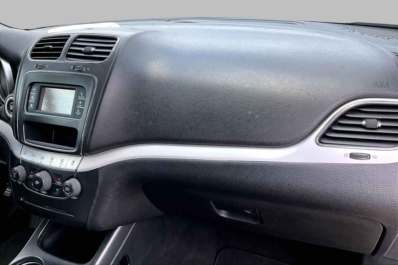 Used 2019 Granite Pearlcoat Dodge SE image 17