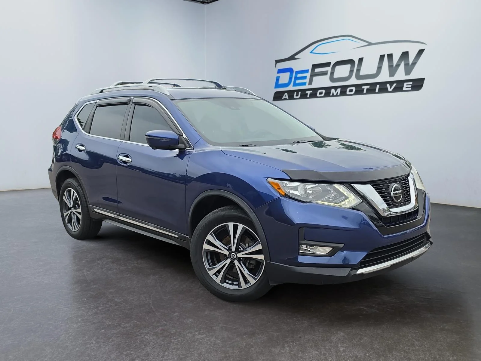 Used 2018 Caspian Blue Nissan SL image 1
