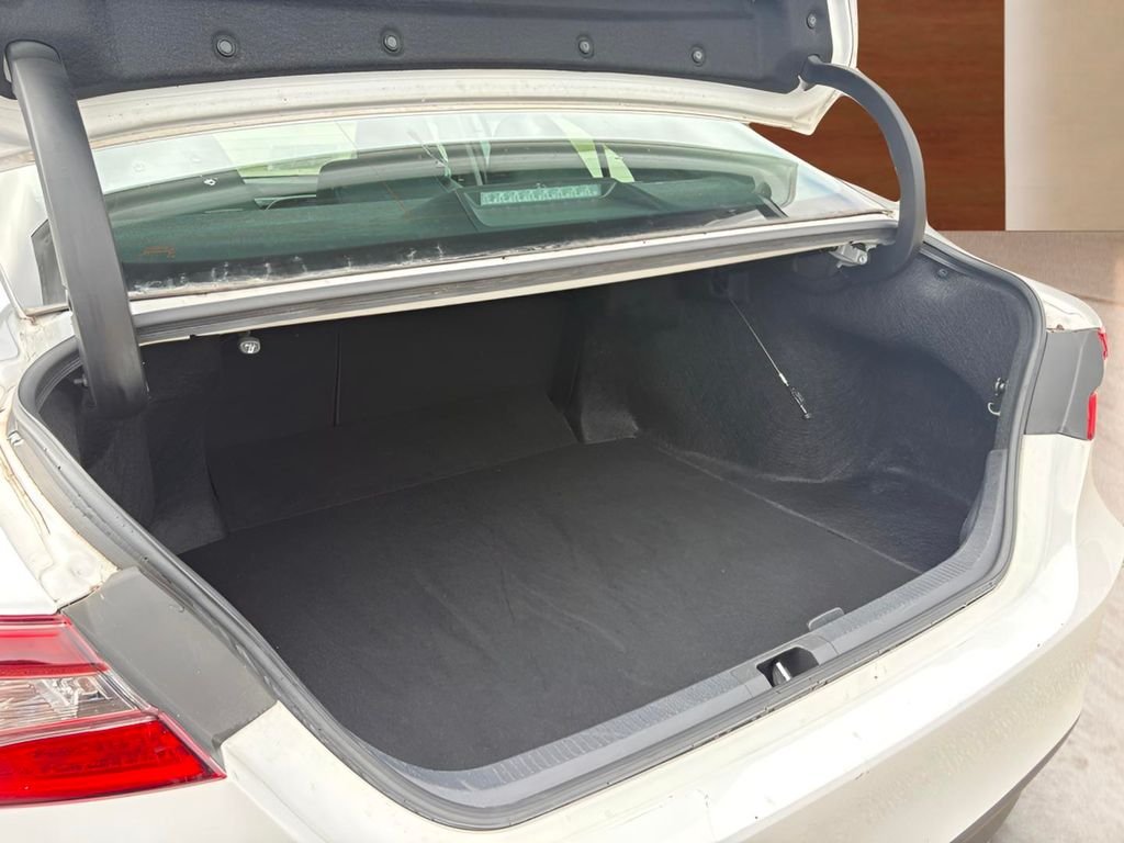 2024 Toyota Camry LE - Photo 18
