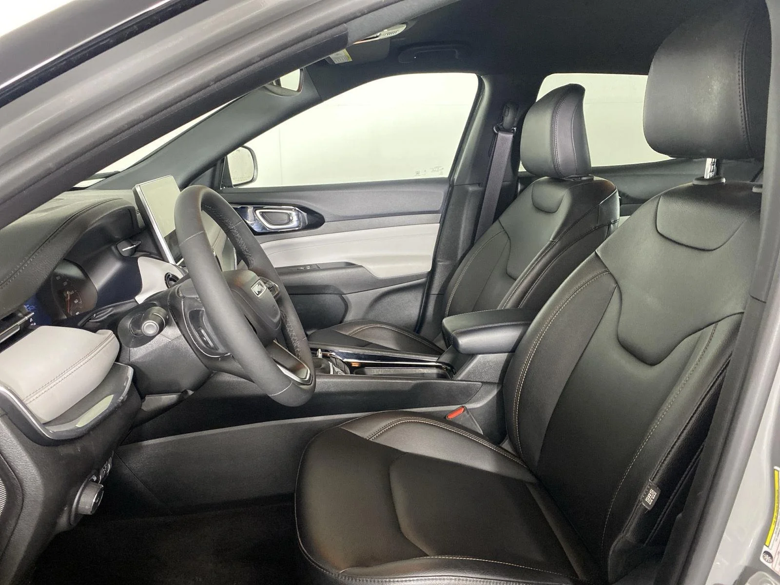 Used 2024 Sting-Gray Clearcoat Jeep Limited image 10