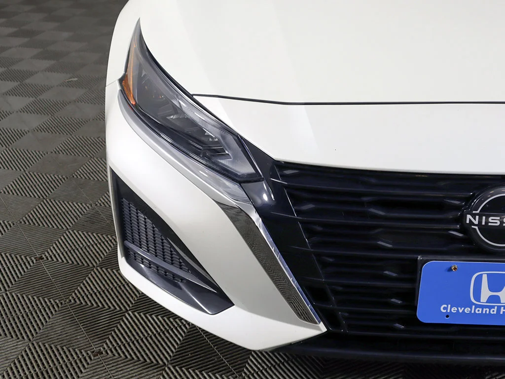 Used 2023 Pearl White Nissan 2.5 SL image 14