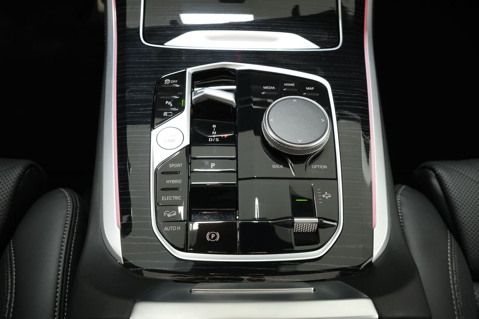 Used 2024 Alpine White BMW xDrive50e image 22