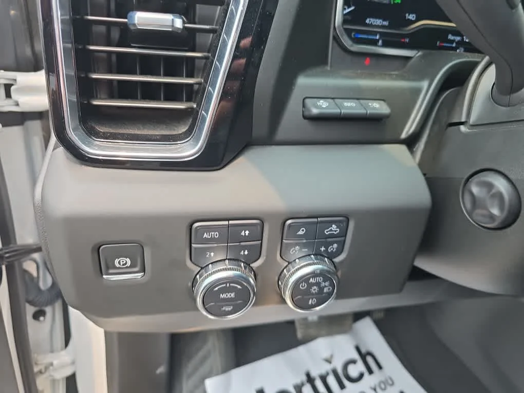 Used 2025 White Frost Tricoat GMC Denali image 18