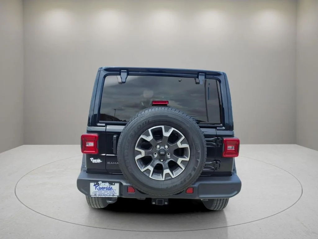 New 2026 Black Clear-Coat Exterior Paint Jeep Sahara image 2