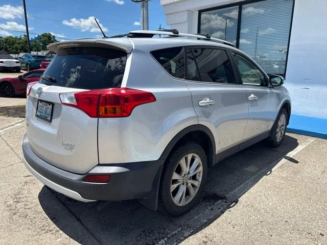 Used 2015 Classic Silver Metallic Toyota Limited image 3