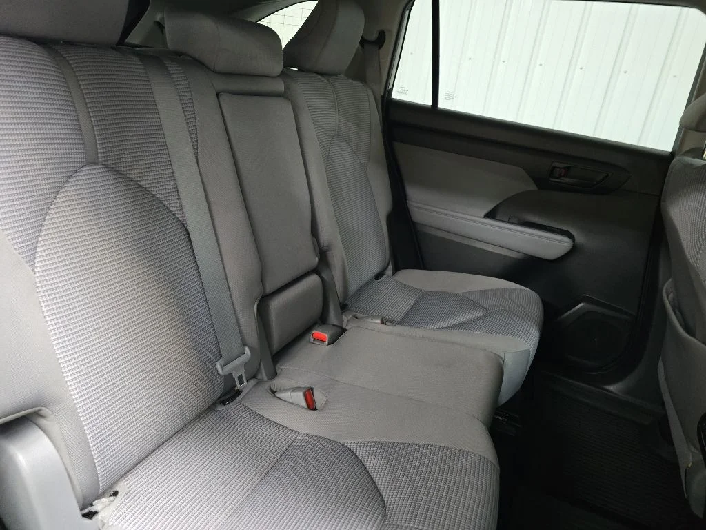 Used 2020 White Toyota L image 16