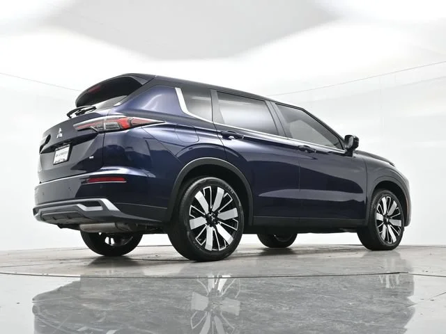 Used 2025 Cosmic Blue Met Mitsubishi SE image 29