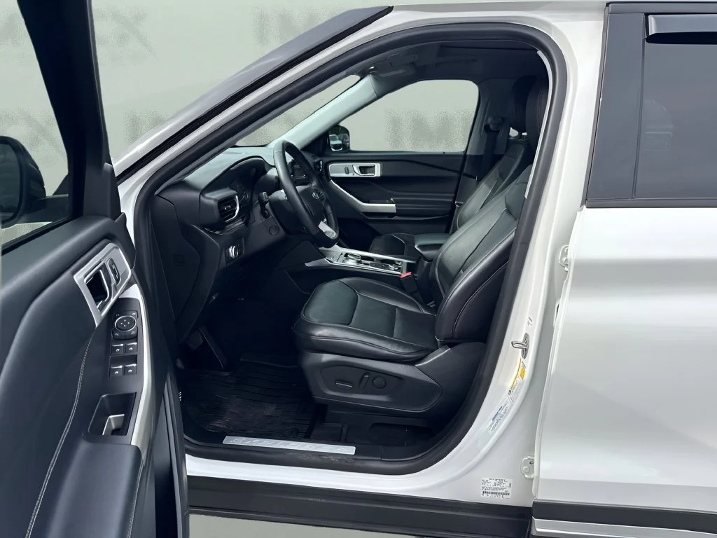 Used 2021 White Ford Limited image 10