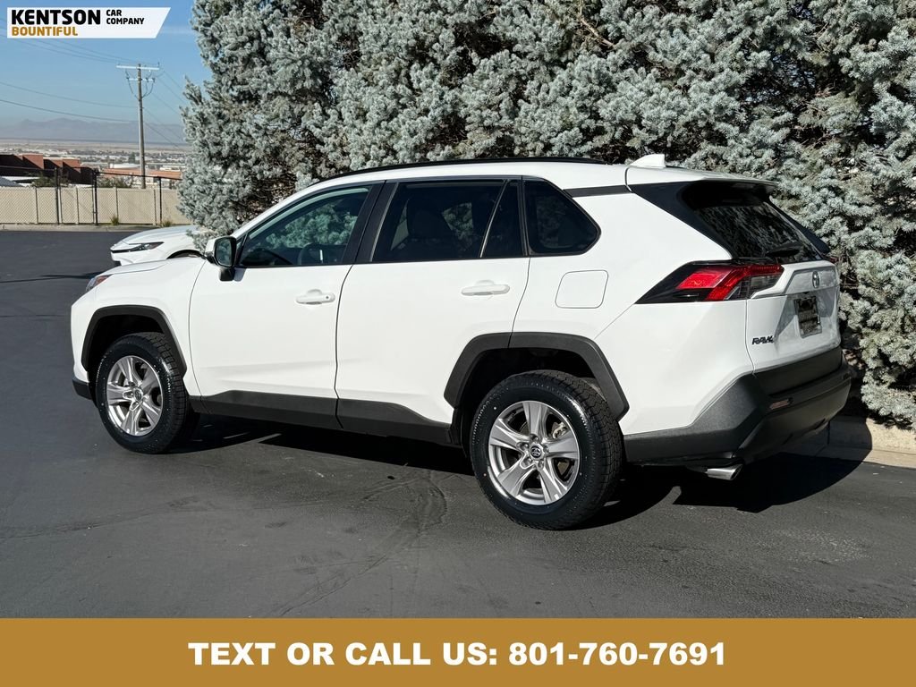 2024 Toyota RAV4 XLE photo 2