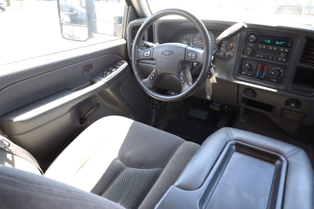 Used 2007 Blue Granite Metallic Chevrolet DRW LT1 image 21